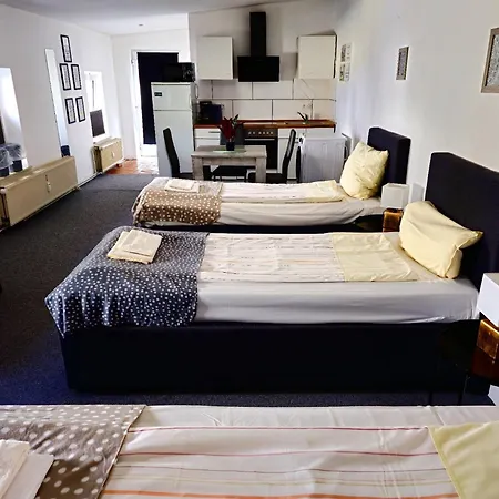 Zentrale City Apartments - Optimal Fuer Kurz- Oder Langzeitaufenthalte Neumünster Exterior foto